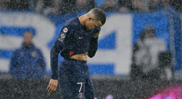Gonçalo Ramos contribuye a la victoria de un París Saint-Germain con diez hombres